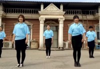 视频晨操拖拉机舞蹈教学5人版.rar